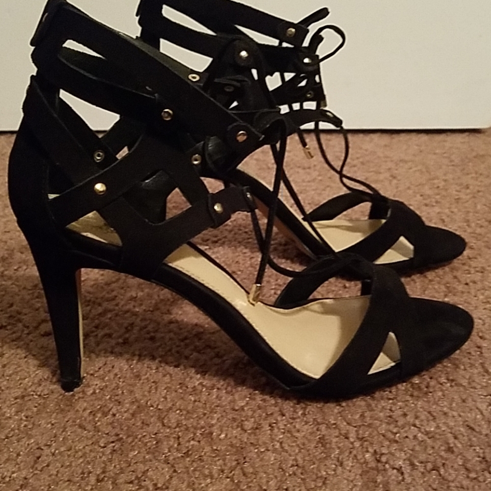 Heels - Picture 3 of 4